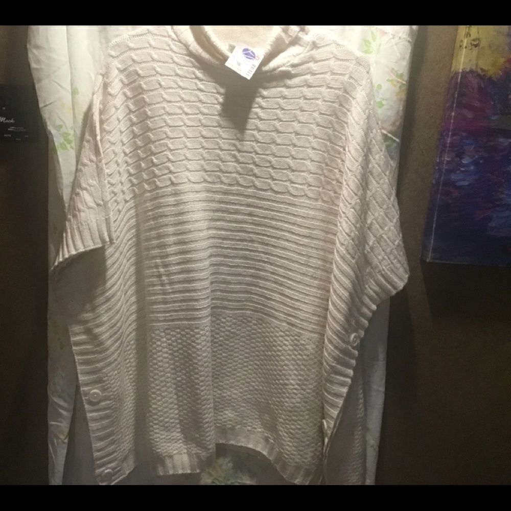 NWT. Love Crazy Women’s Poncho Sweater Size XS
